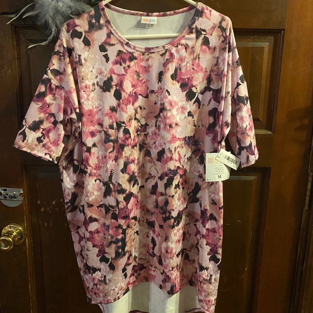 M LulaRoe Irma printed shirt